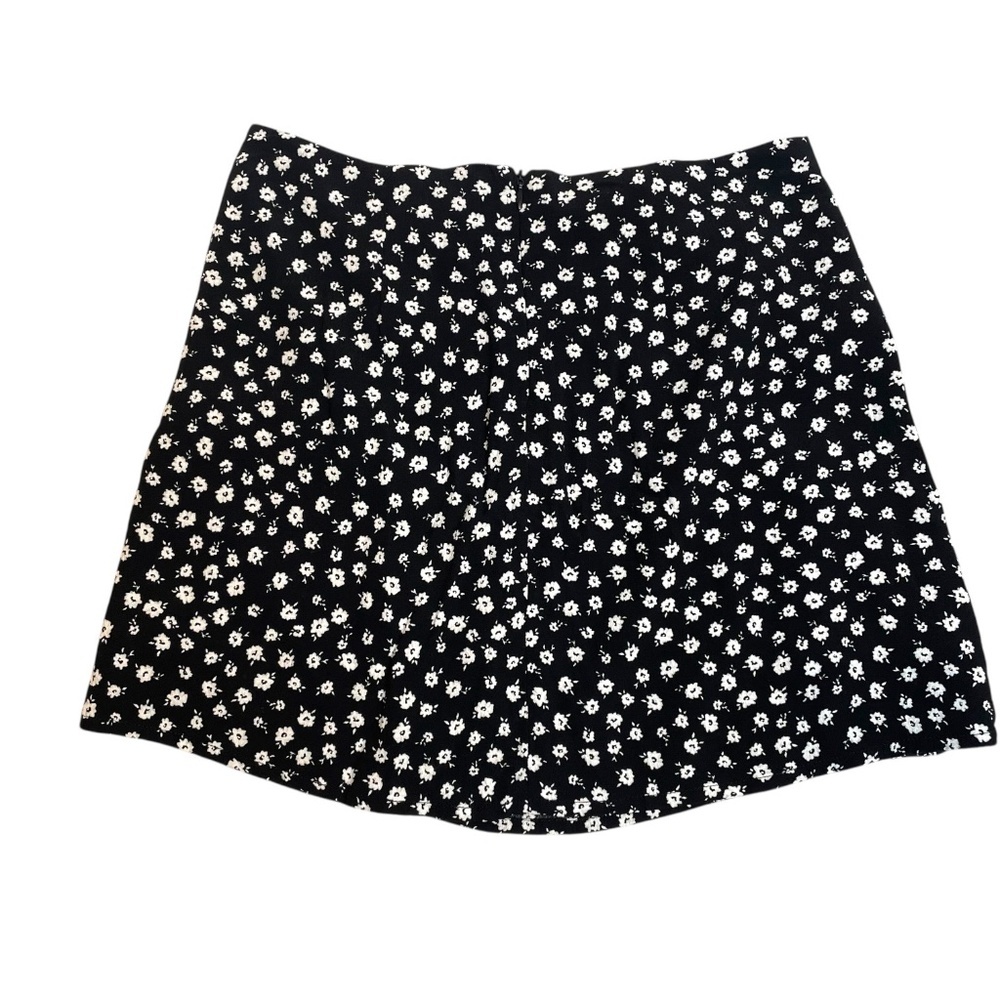 Kitschy Black & White Floral Skirt - Picture 2 of 6